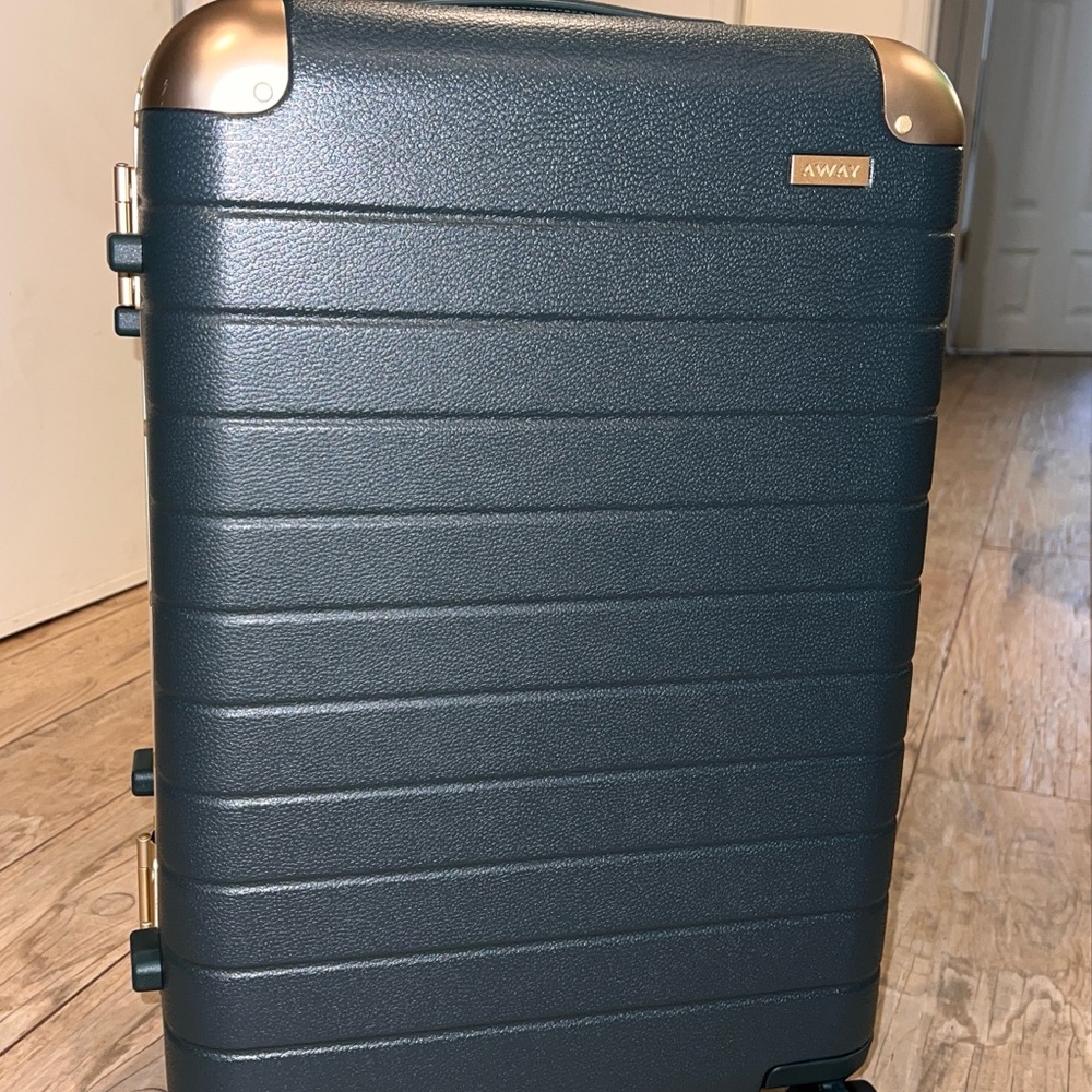 Away Aluminum Edge Ivy Green Bigger Carry On